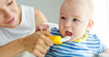 رعاية الفم والتنظيف عند الأطفال