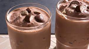 مشروب الشوكولاته والحليب لزيادة عضلات الجسم